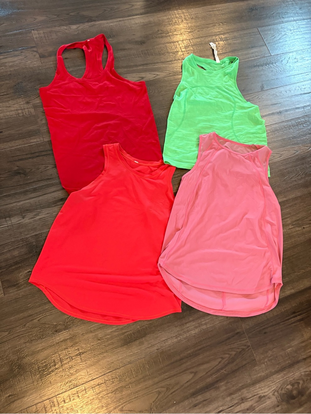 Lululemon size 8 tank lot